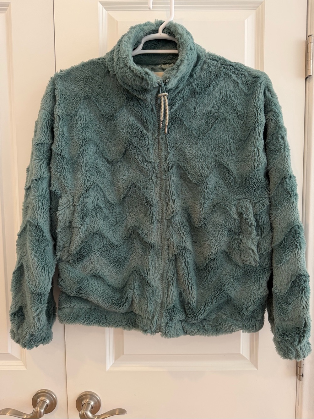 Women's Urban Outfitters Faux Fur Zip-Up Bomber Jacket. Size Medium Teal Green